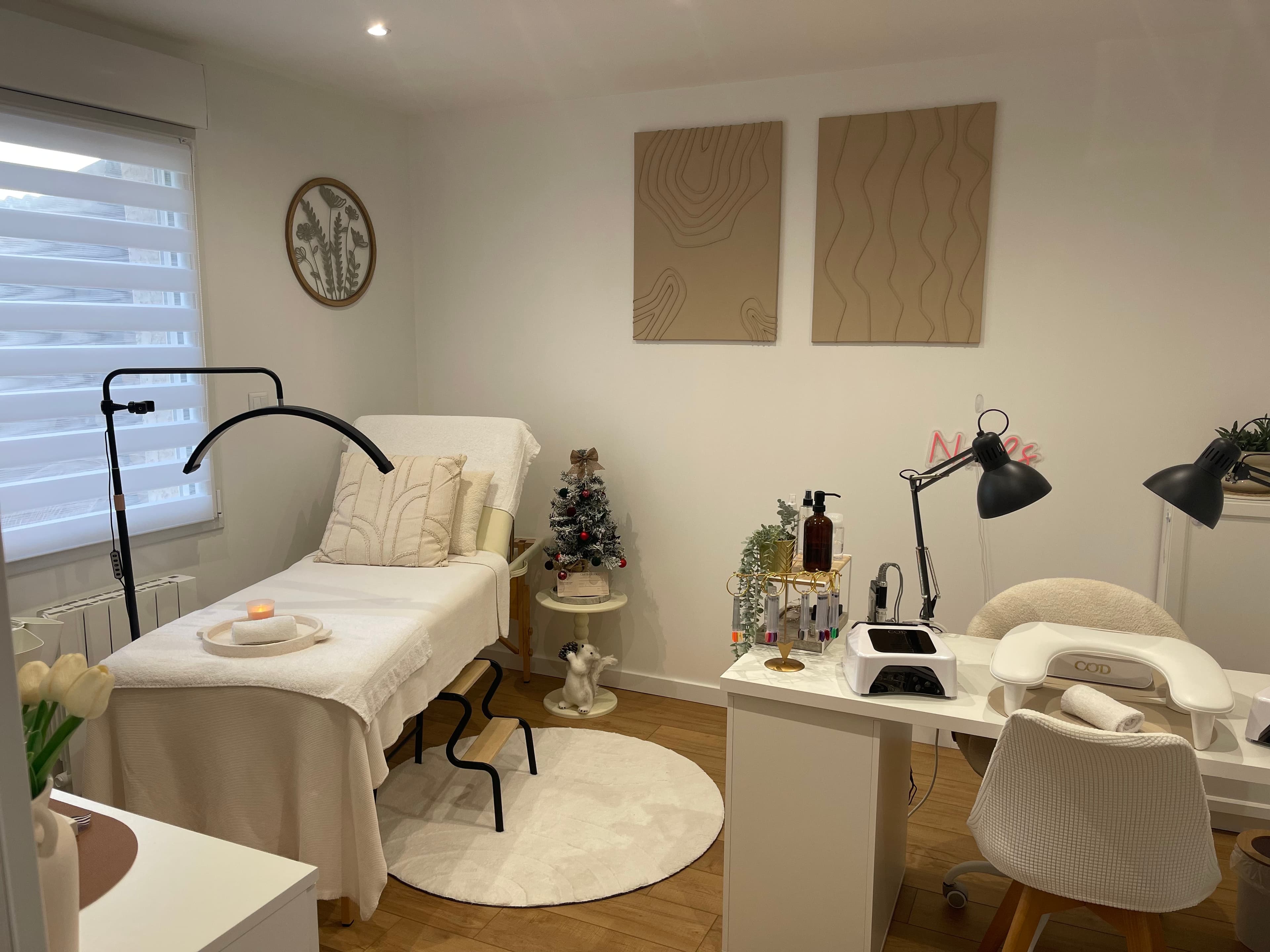 Institut L'harmonie des ongles à Athies-sous-Laon - Espace de travail moderne